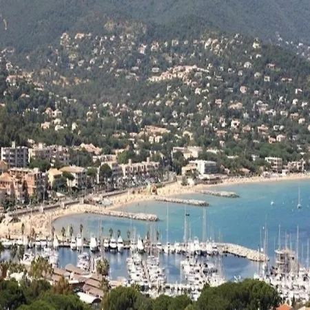 Studio Climatise Avec Coin Nuit Avec Une Terrasse De 10 M² Plein Sud * Cavalaire-sur-Mer