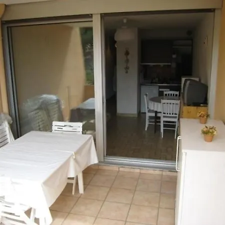 Studio Climatise Avec Coin Nuit Avec Une Terrasse De 10 M² Plein Sud Appartement Cavalaire-sur-Mer